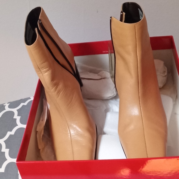 Anne Klein Shoes - Ann Klein boots camel color size 7 1/2 M
